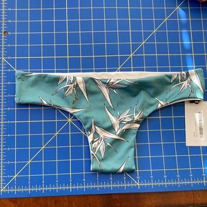 L Kalokini Swimwear Ocean Pohaku Bottoms. NWT